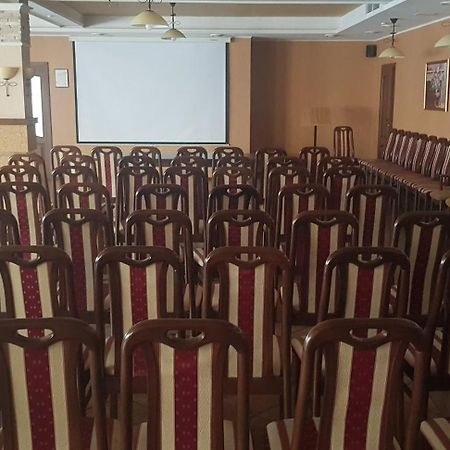 Shato Paradis Hotel Irpin Buitenkant foto