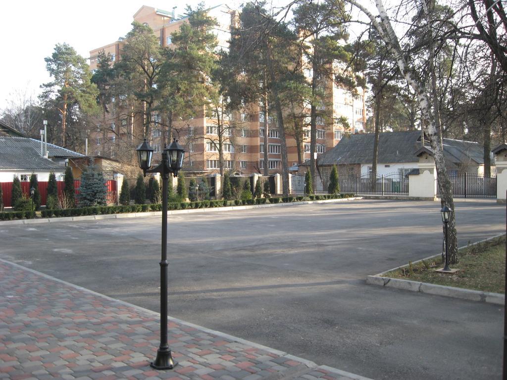 Shato Paradis Hotel Irpin Buitenkant foto