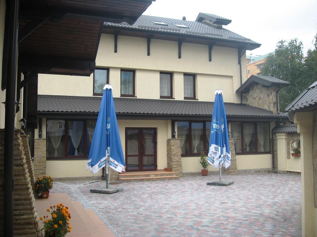 Shato Paradis Hotel Irpin Buitenkant foto