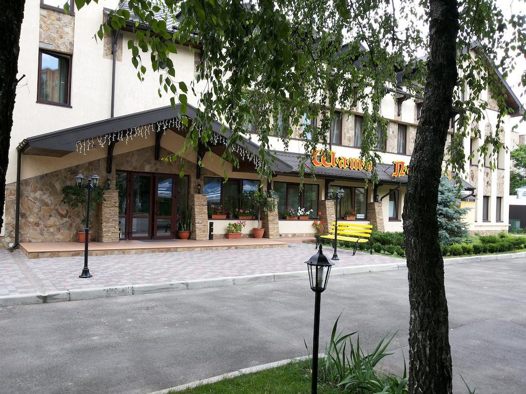 Shato Paradis Hotel Irpin Buitenkant foto