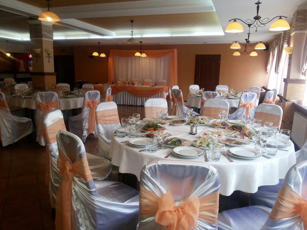 Shato Paradis Hotel Irpin Buitenkant foto